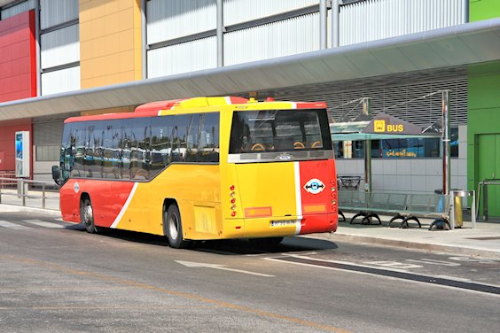 Autobus à l'aéroport 